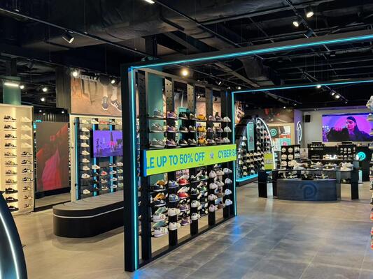 Aluminum Customized LED Illuminated Signage Ideal for Storefronts Exhibitions Trade Shows and Corporate Branding Purposes