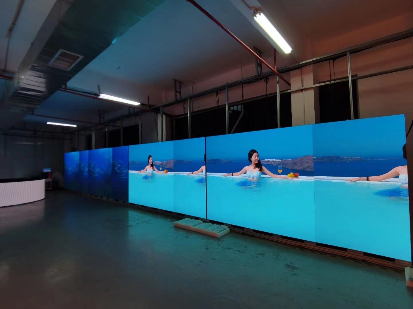 P1.95 HD Video Indoor LED Display Screen 700cd/M2 3840 Refresh